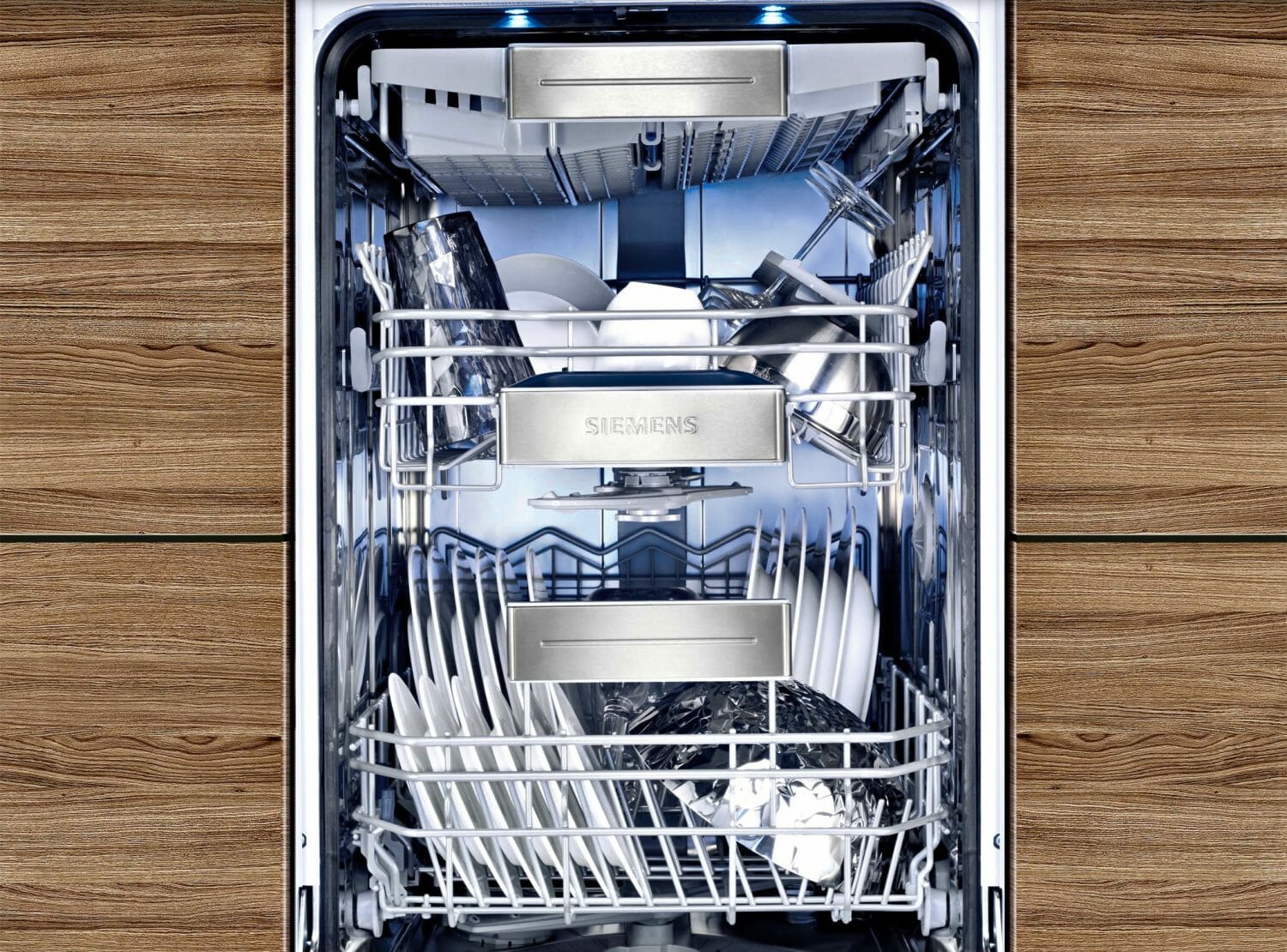 Внутреннее пространство посудомоечной машины Siemens