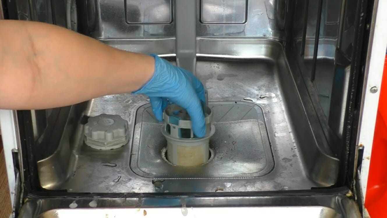 Очистка фильтра посудомоечной машины. Чистка фильтра посудомоечной машины Electrolux. Чистка фильтра посудомоечной машины Bosch. Фильтр для посудомойки Электролюкс. Сливной фильтр посудомоечной машины Bosch.